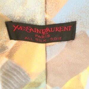 Yves saint Laurent tie Paris all silk Geometric, pastels .